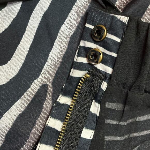 Line & Dot NWT Women's Neo Zebra Print Beaded Shorts - Size Medium - Picture 5 of 7